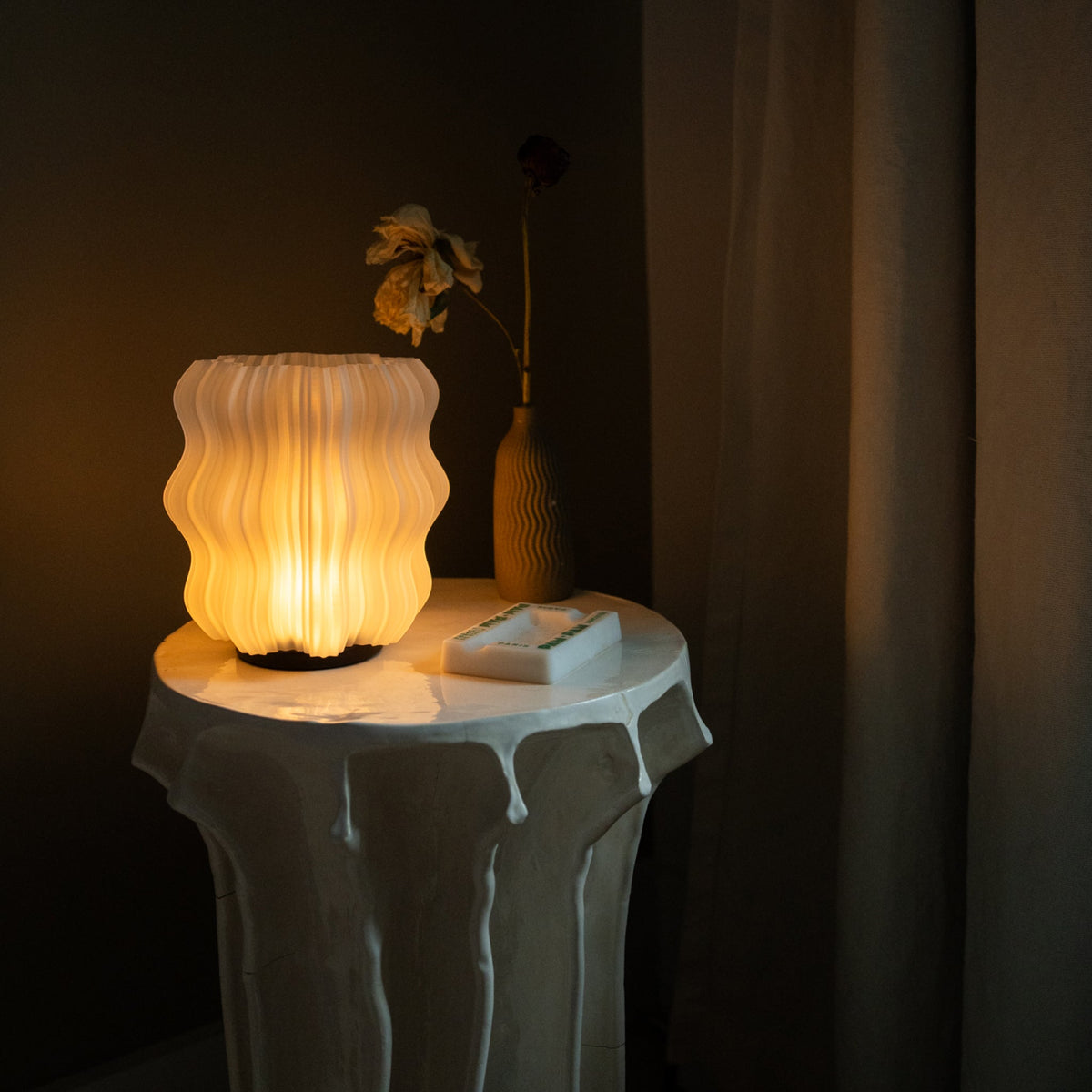 Cordless mini wavy lamp size and proportion reference