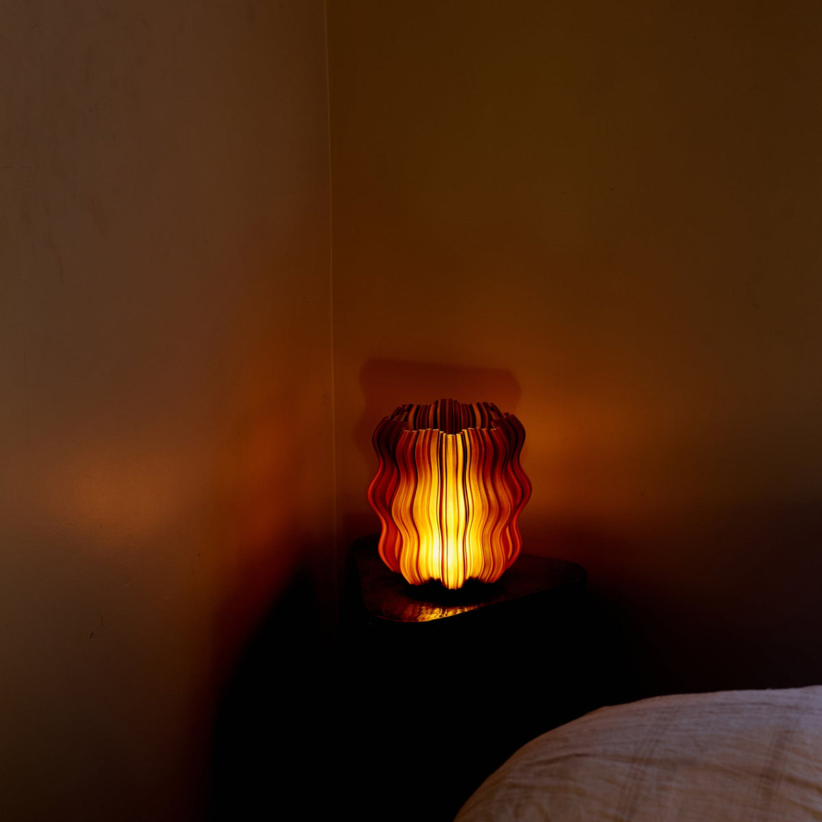 Close view of the base of the cordless mini wavy lamp