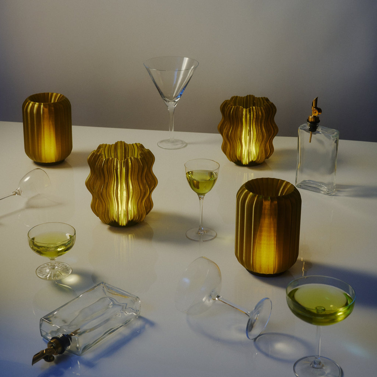 Cordless mini wavy lamp seen from above